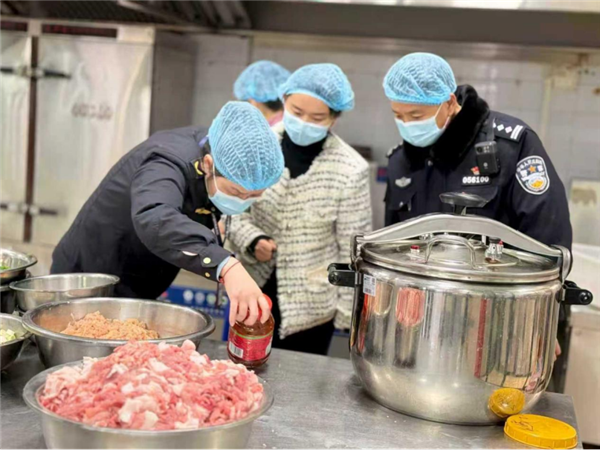 1764640543675169.png 多方联动织密“食安网”魏都区44家幼儿园食堂接受“全链条”体检156.png