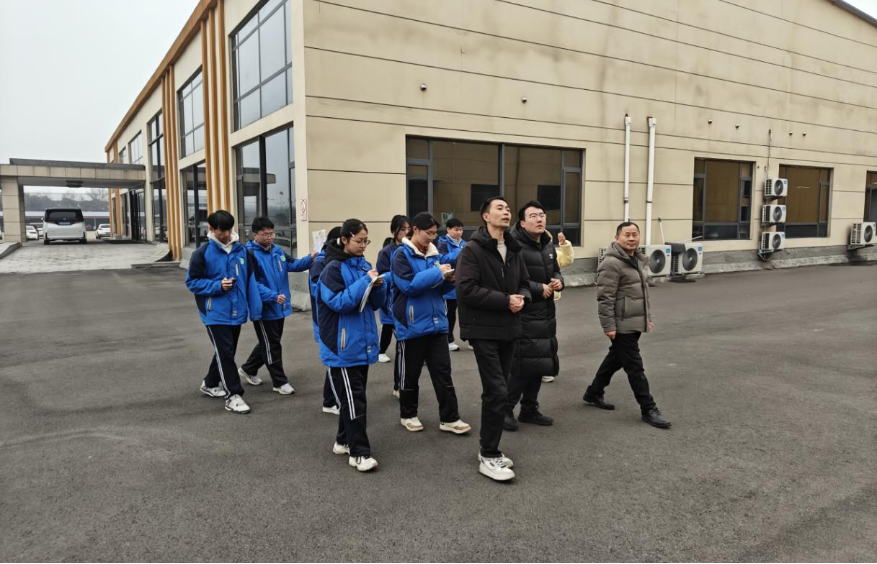 1770004639599570.png 探秘腐竹“智造”链许昌师生解锁食安教育新课堂166.png