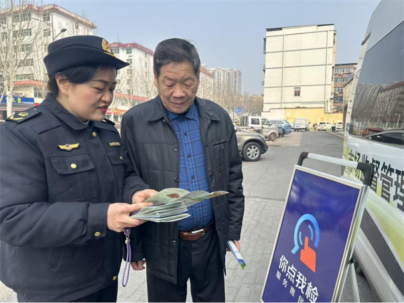 “你点我检”进市场 守护舌尖安全感——许昌市市场监督管理局魏都区分局开展食品安全“你点我检”快检活动333.png